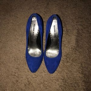 Blue suede heels 👠